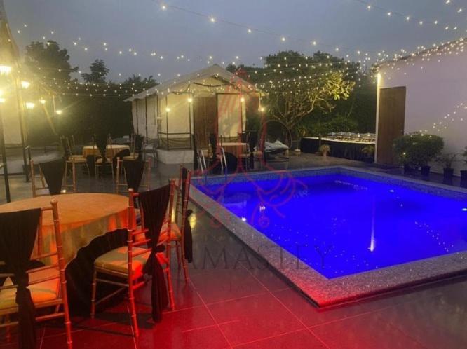 Luxury Farmhouse In Chhatarpur With Pool 뉴델리 외부 사진