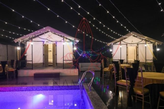 Luxury Farmhouse In Chhatarpur With Pool 뉴델리 외부 사진