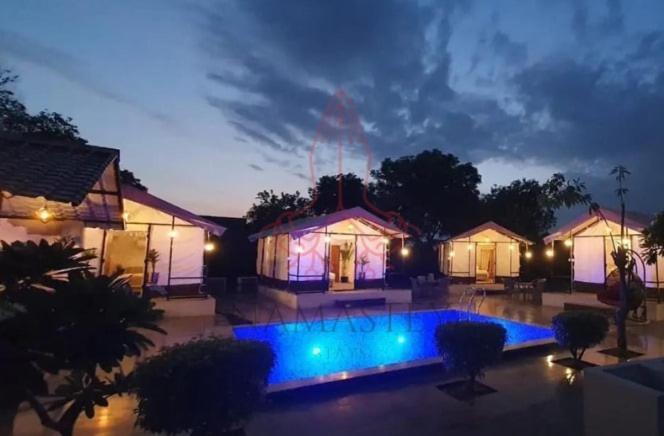 Luxury Farmhouse In Chhatarpur With Pool 뉴델리 외부 사진